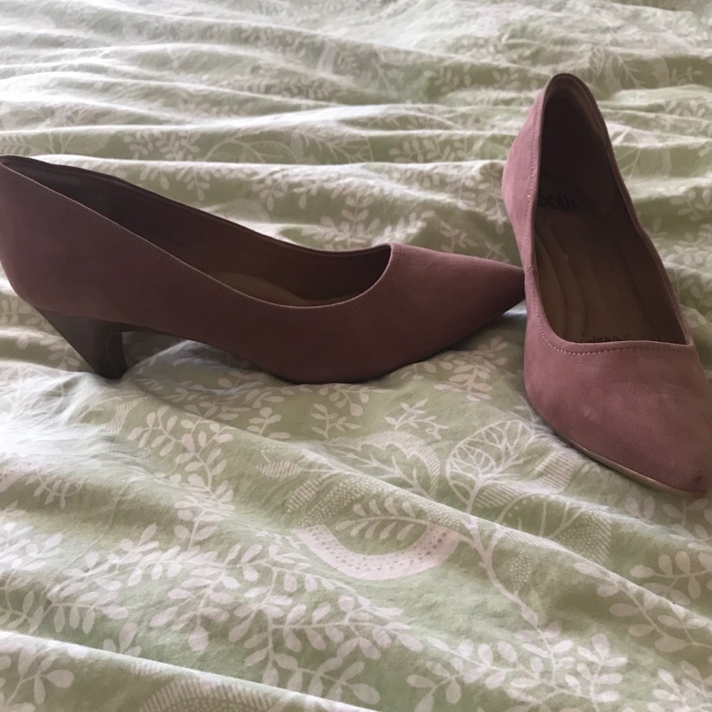 Söfft Mauve Suede low heels